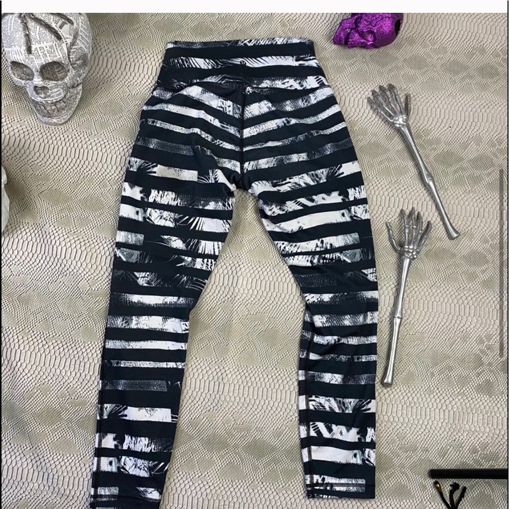 Lululemon wunder under  6
